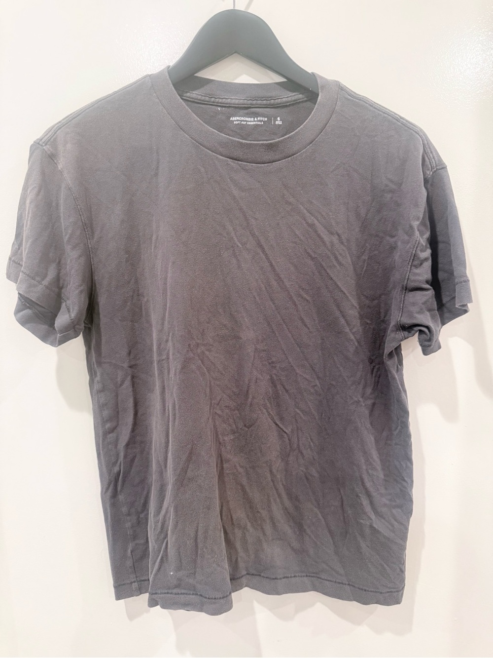 Abercrombie & Fitch Men's Short Sleeve Crew Tee in Charcoal Gray